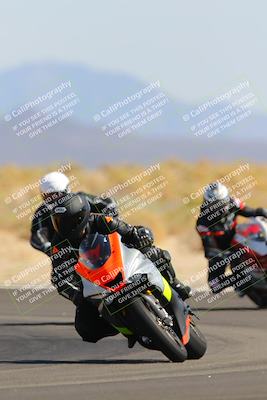 media/Oct-08-2022-SoCal Trackdays (Sat) [[1fc3beec89]]/Turn 16 (125pm)/